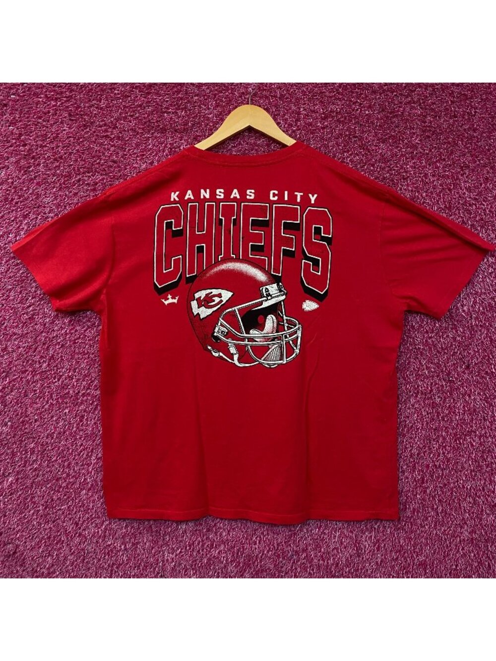Junk Food Kansas City Chiefs NFL Helmet Graphic T-Shirt 2XL
